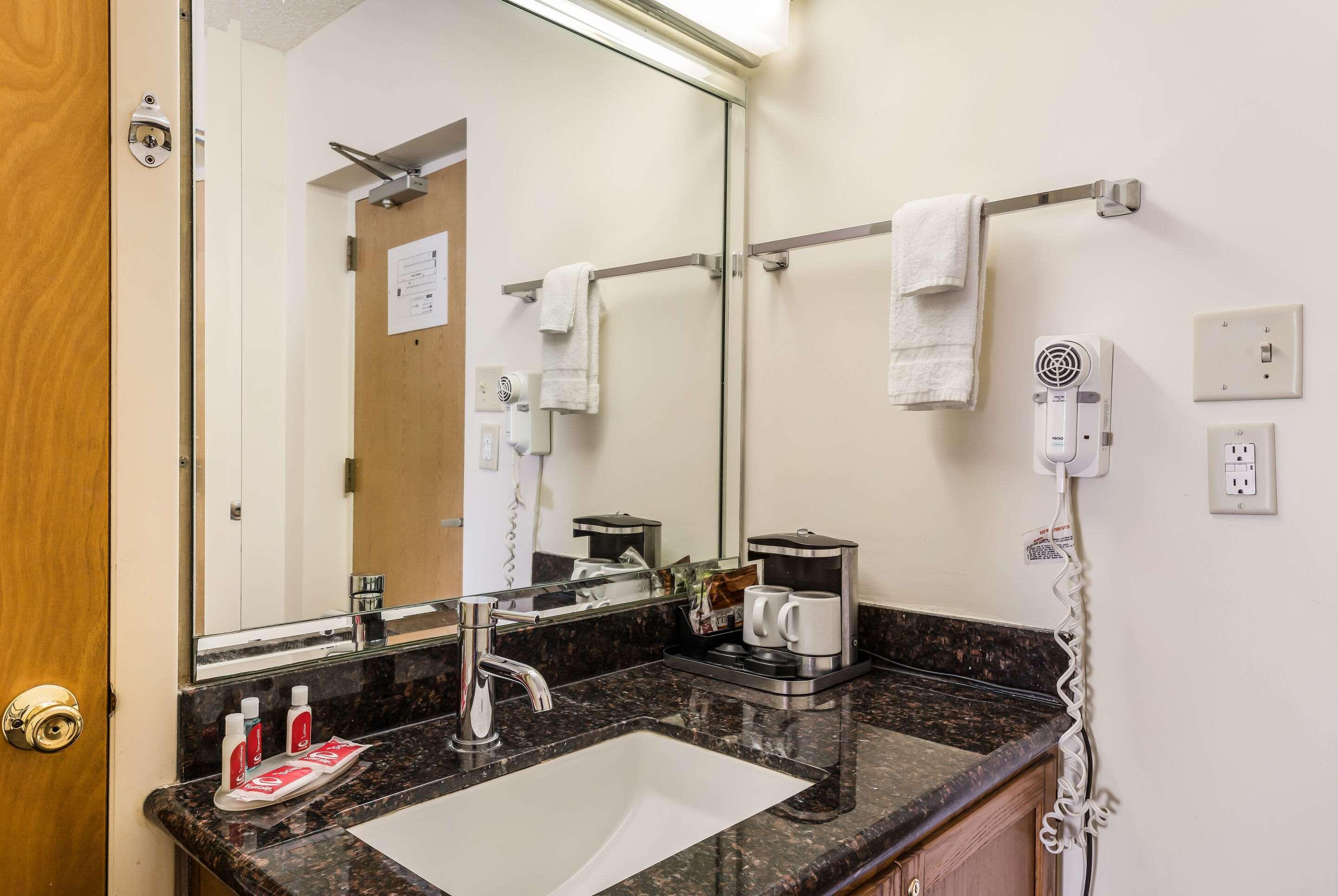 Econo Lodge Quakertown Eksteriør billede